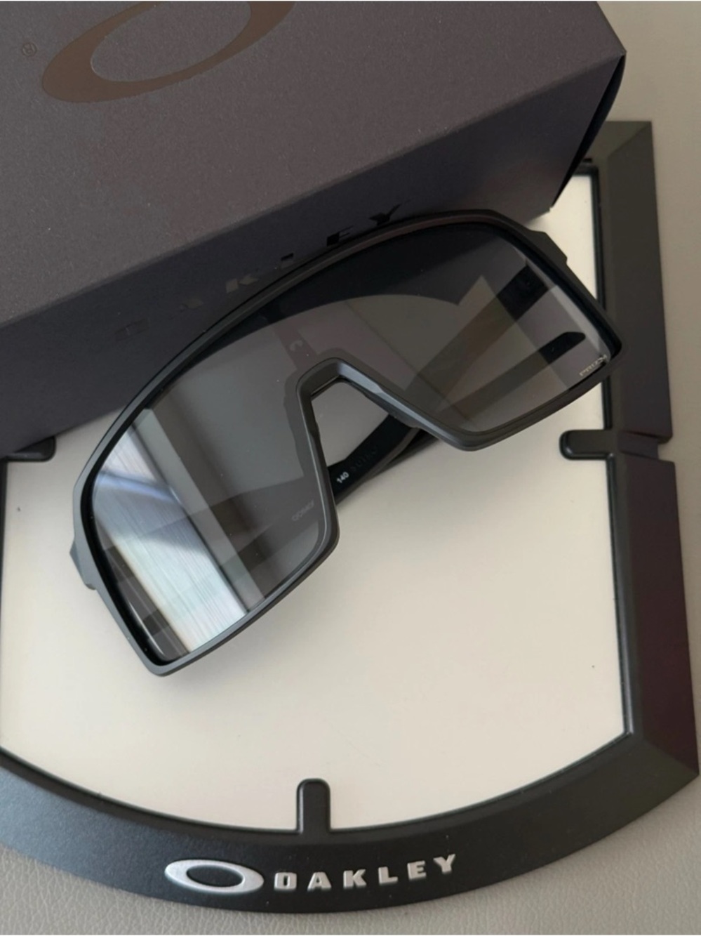 Oakley Black Shield-Style VR Goggles with Tinted Lens